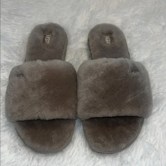 UGG Plush Grey Slippers Size 8 - Picture 1 of 6